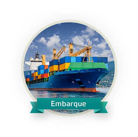 Navio com varios containers